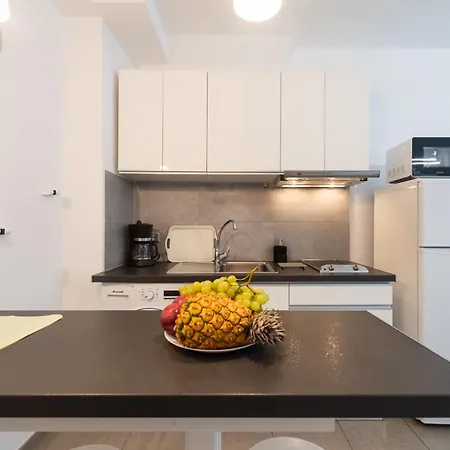 1st Line Pretty Canteras Apartman